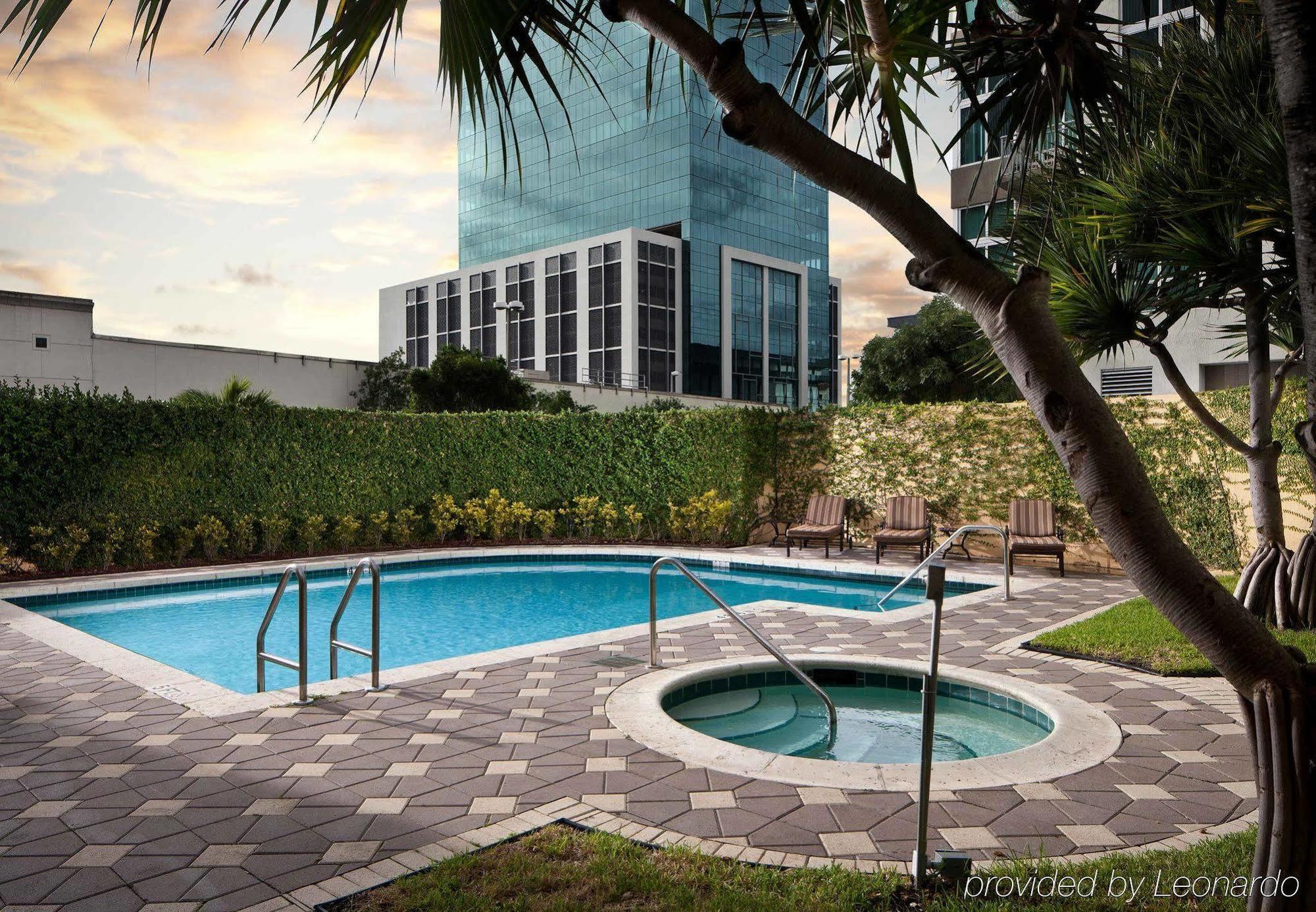 Отель Courtyard Miami Dadeland Glenvar Heights Экстерьер фото
